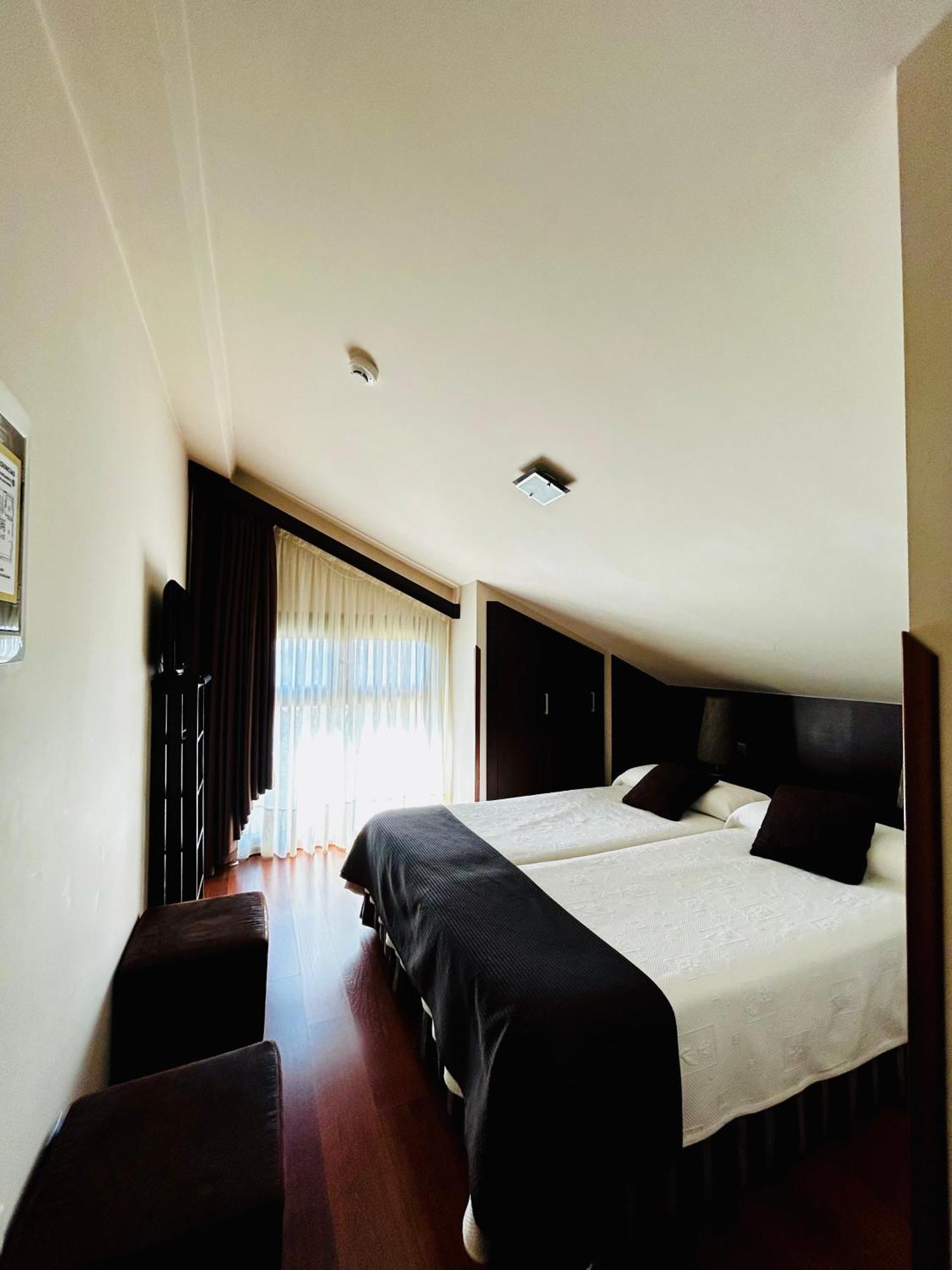 Apartamentos Rurales L'Arquera Llanes Ngoại thất bức ảnh