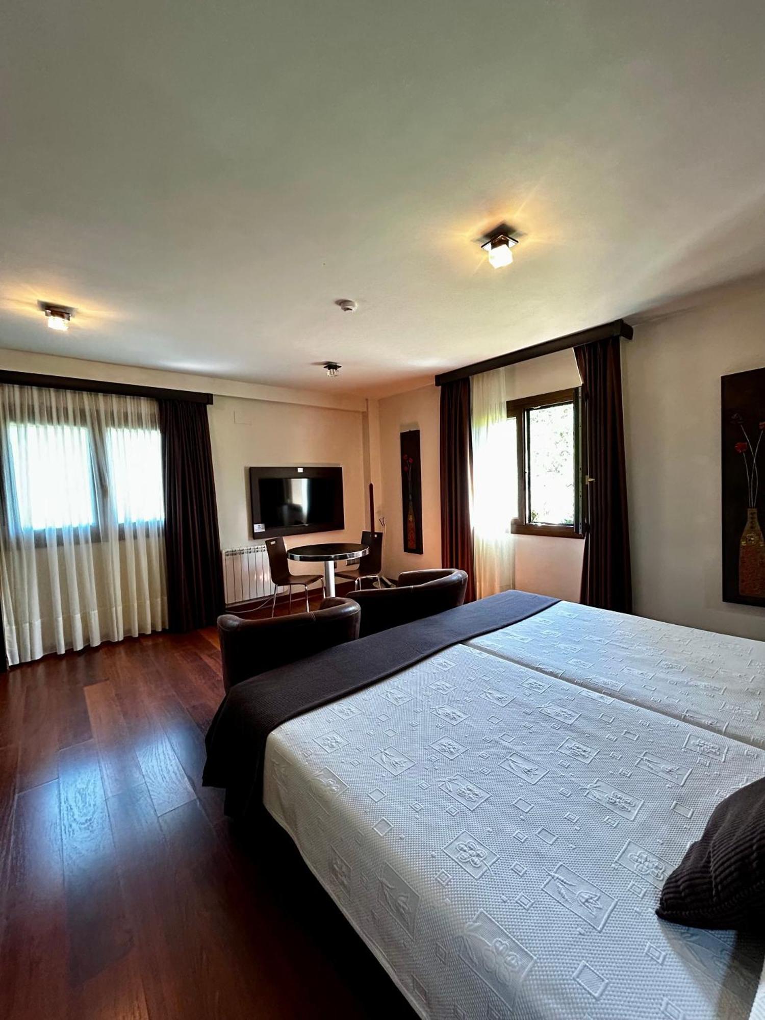 Apartamentos Rurales L'Arquera Llanes Ngoại thất bức ảnh